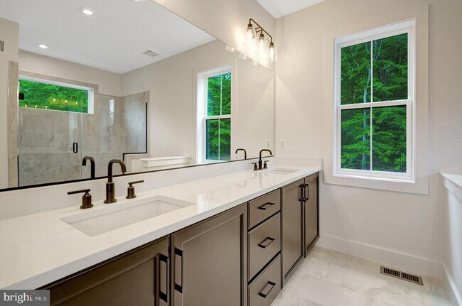 Building Photo - 9418 Dandelion Dr