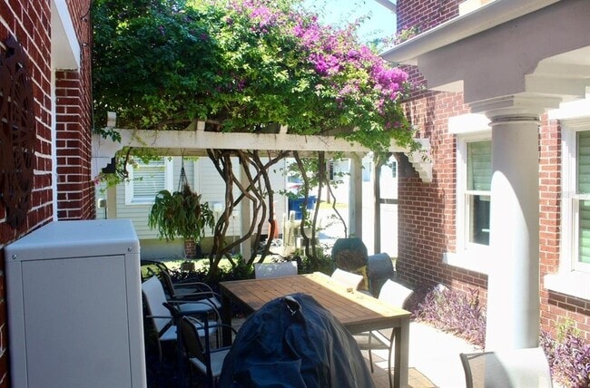 Building Photo - 701 W Swann Ave