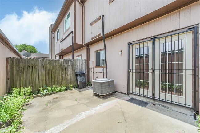 Building Photo - 12500 Brookglade Cir
