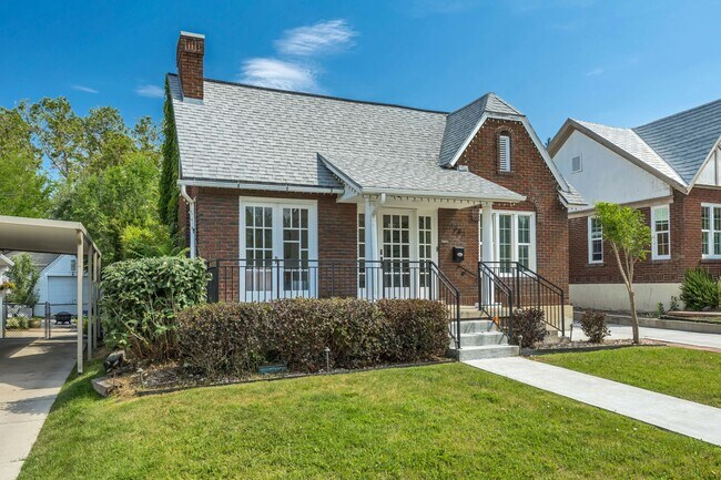Building Photo - Elegant Yale Crest Bungalow in the Heart o...