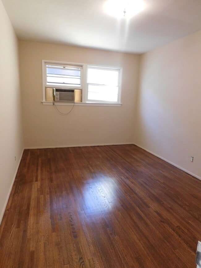 Building Photo - Victory, 1700-1702