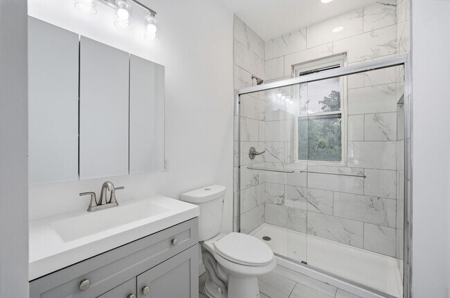 Building Photo - 568 Hale Ave