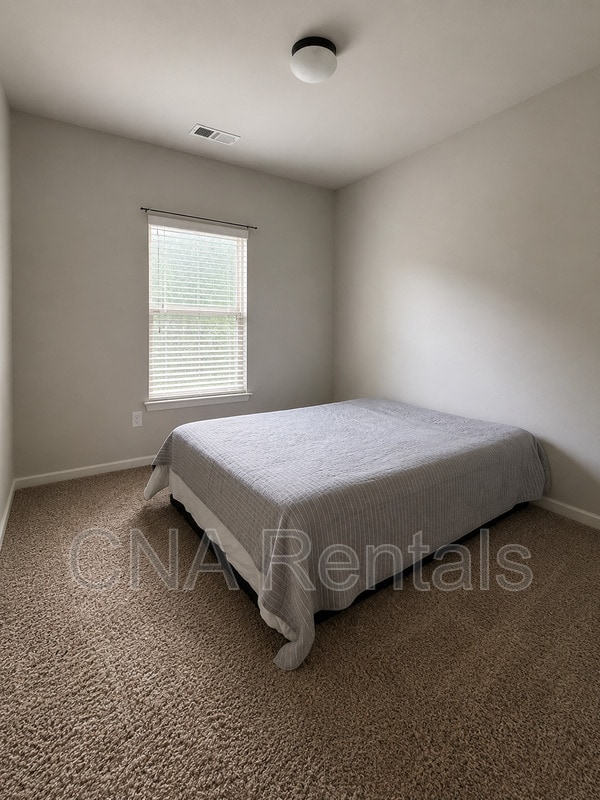 Building Photo - 596 Oakside Pl