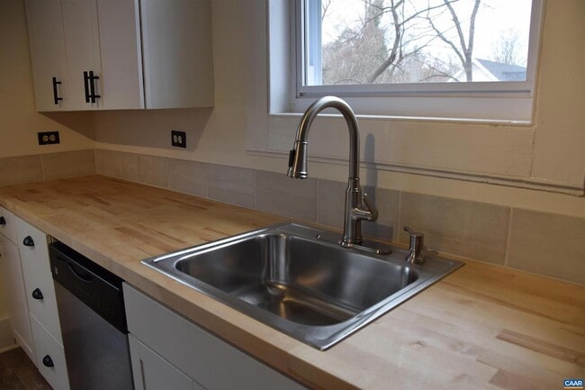 Building Photo - 107 Harris Rd