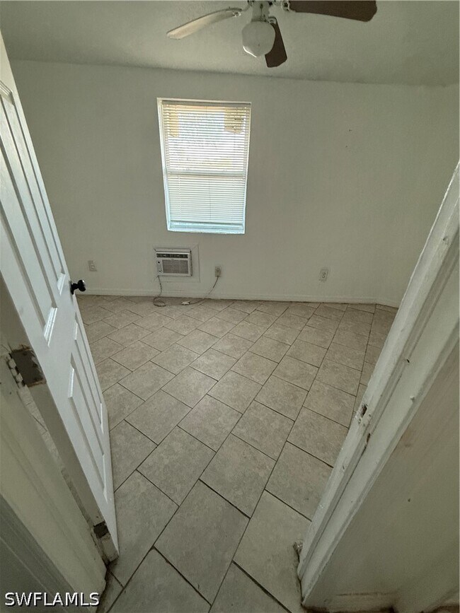 Building Photo - 1189 N Tamiami Trl