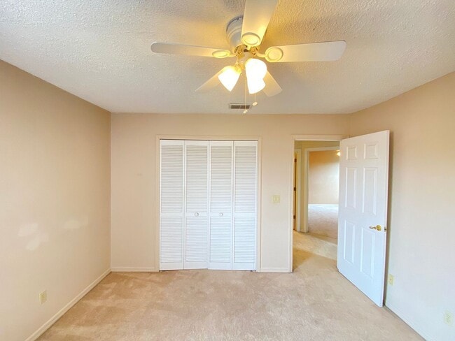Building Photo - 3708 Molona Dr
