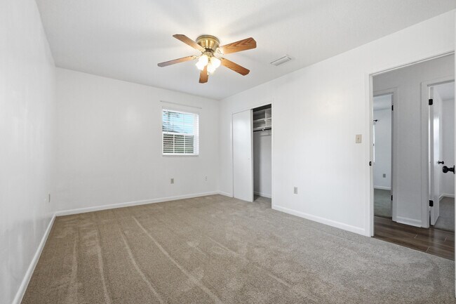 Building Photo - 1416 Palm Blvd S