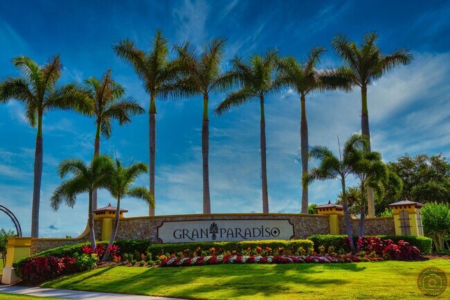 Building Photo - Annual Furnished Pet Friendly Twin Villa l...