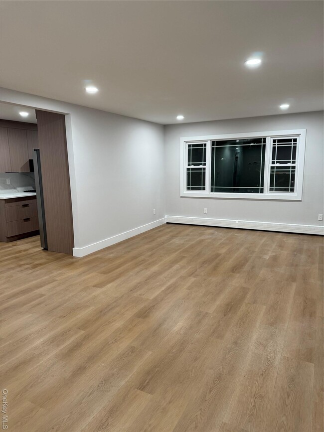 Building Photo - 15 Valerie Dr