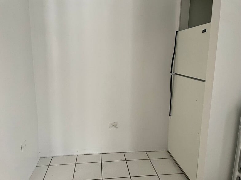 Building Photo - 548 Elmwood Ave