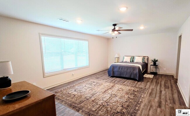 Building Photo - 923 Fortune Dr