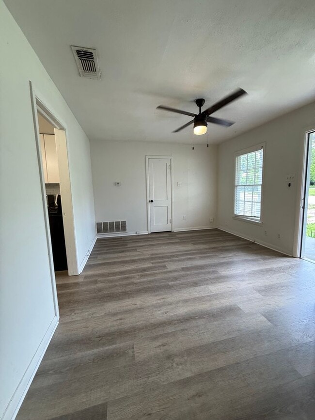 Building Photo - 2/1 COMING SOON -NEWLY RENOVATED