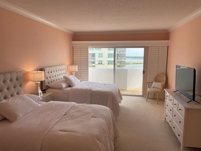 Building Photo - Gulf views from this Cozy 2 Bedroom Condo-...