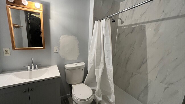 Building Photo - 212 Ophelia St