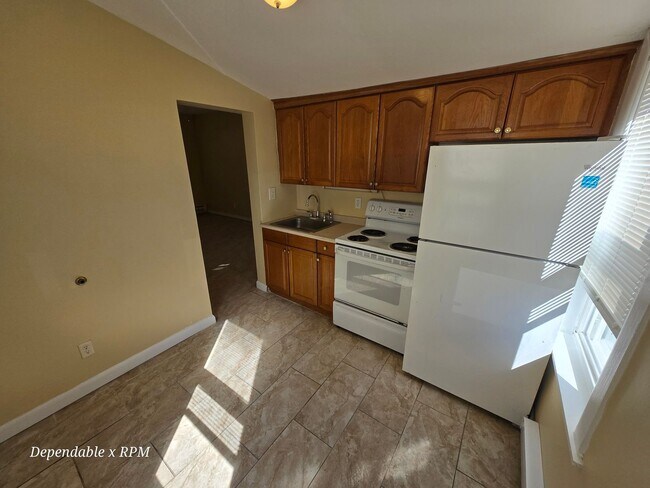 Building Photo - Studio 1 bath with Full Kitchen Available in Hyde Park