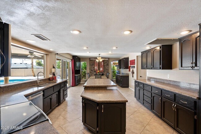 Building Photo - 5751 E Ludlow Dr