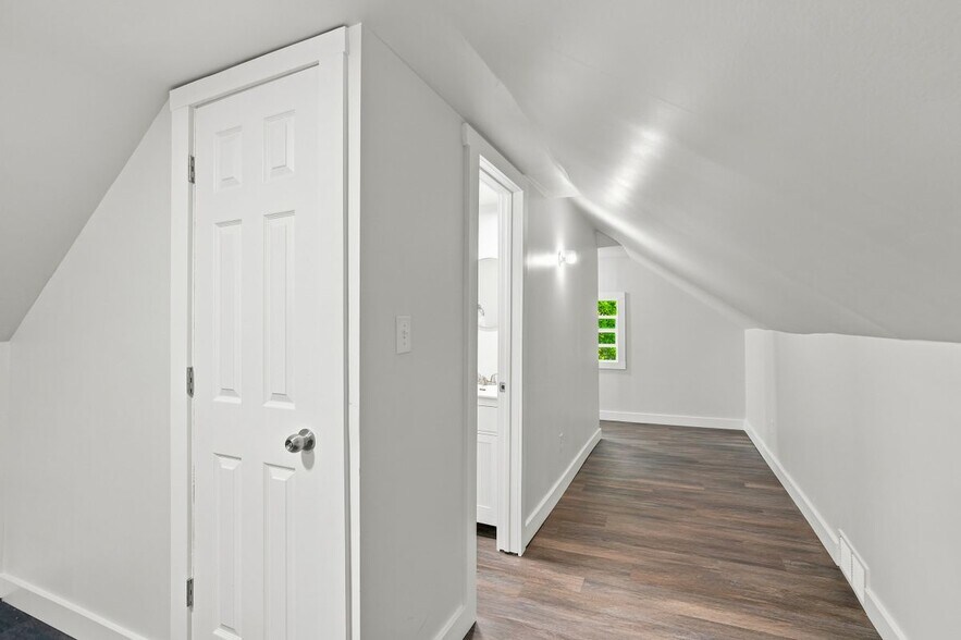 Building Photo - 15053 Spring Garden St