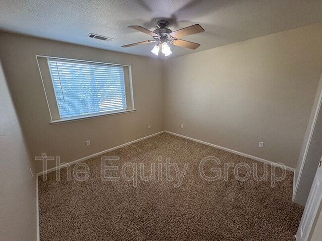 Building Photo - 3645 E Vista Dr