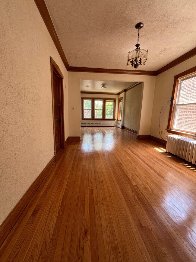 Building Photo - 1114 S Monitor Ave