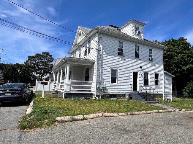 Building Photo - 58 Standish St
