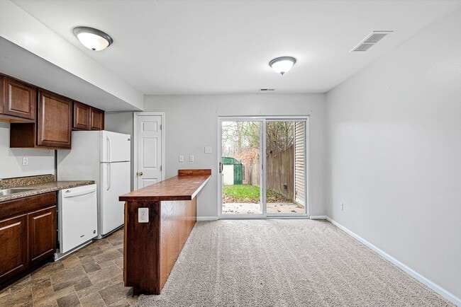 Building Photo - 133 Creekside Ct