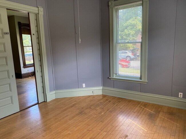 Building Photo - In the Heart of Dinkytown - Amazing 6 bedroom Victorian Rental Home,  Fall 2026!