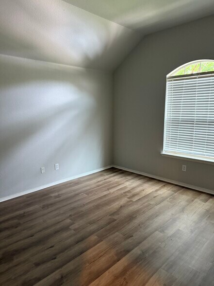 Building Photo - 12416 Sunrise Dr