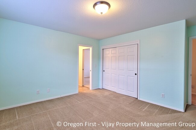 Building Photo - 10568 SW Washington St