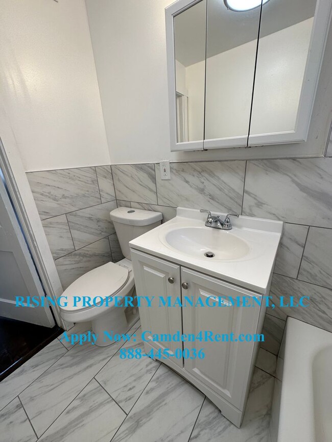 Building Photo - 1536 Bradley Ave