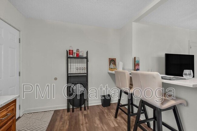 Building Photo - 306 Glenwood Cir