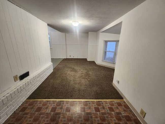 Building Photo - 2 Bedroom Home in Clinton