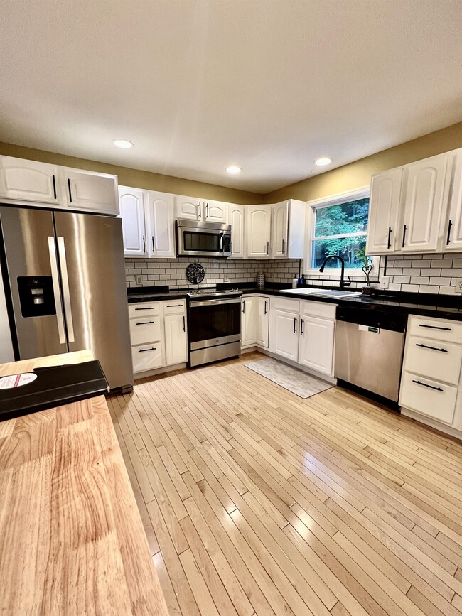 Building Photo - 229 Palisades Dr