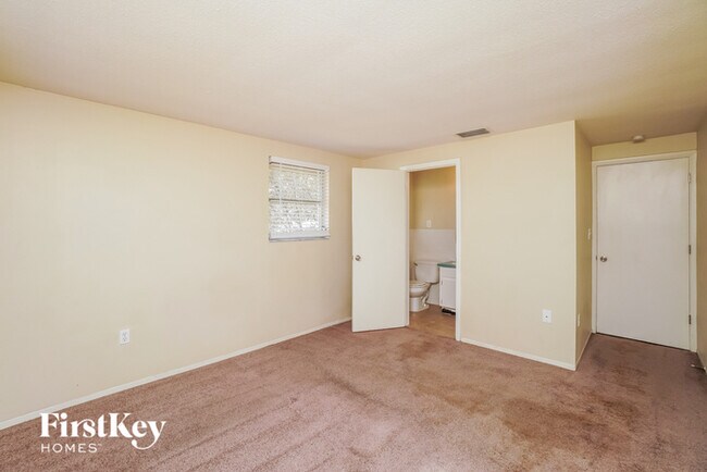 Building Photo - 10134 Oleander Dr