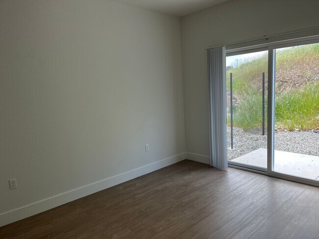 Building Photo - Brand New Build on Old Alturas - ALL Electric with City of Redding Solar!