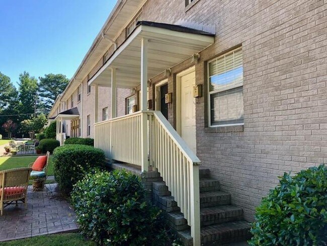 Building Photo - Peachtree Hills Court, 2-bedroom Atlanta a...
