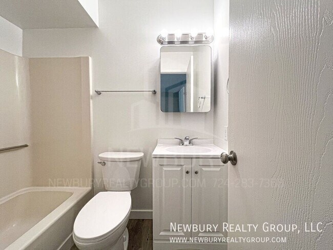 Building Photo - 18 Clearview Meadows