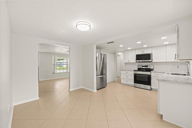 Building Photo - 7751 Cherrytree Ln