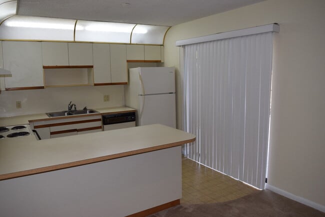 Building Photo - 5945 SE Windsong Ln