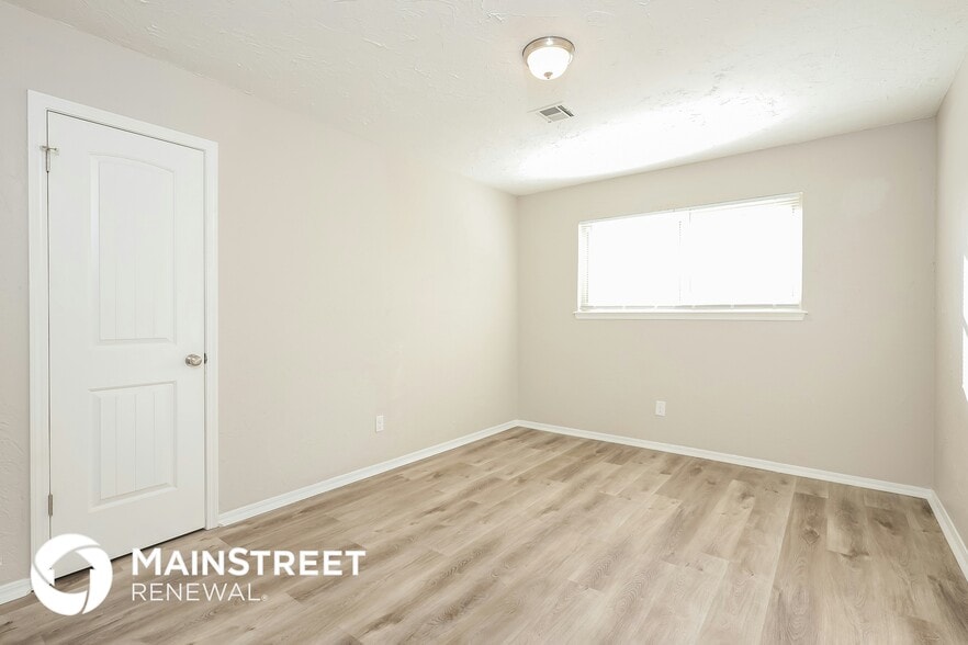 Building Photo - 2101 Westridge Dr