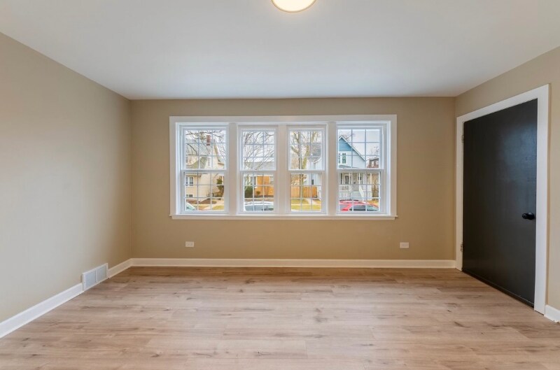 Building Photo - 3007 Euclid Ave