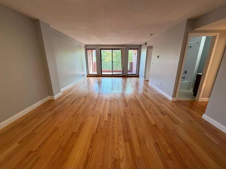 Primary Photo - 1751 Beacon St