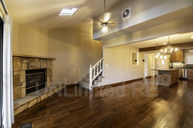 Building Photo - 2438 N Earle Dr