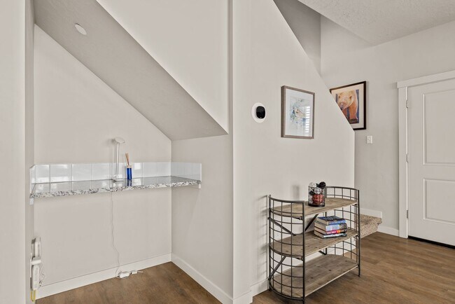 Building Photo - Beautiful Home in Garden City!