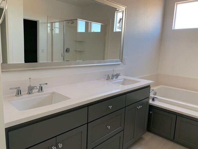 Building Photo - Home In Tracy Hills - Tenant occupied DO N...