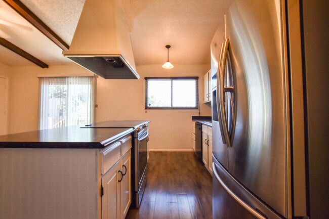 Building Photo - 4925 Hackamore Dr N