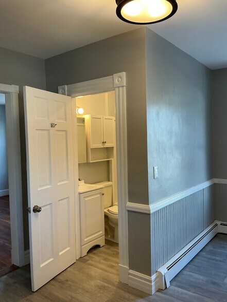 Building Photo - 518 High St