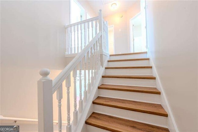 Building Photo - 17 Village Glen