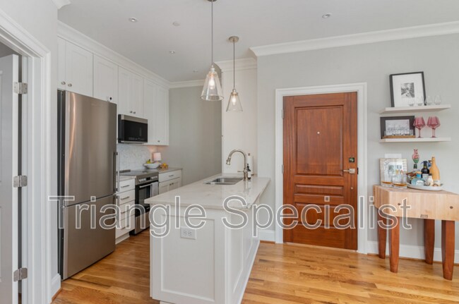 Building Photo - 2018 Smallwood Dr