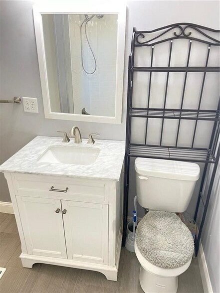 Building Photo - 2617 E 6th St