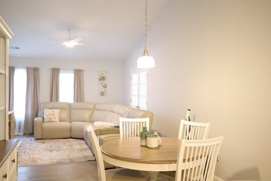 Building Photo - 1701 Tuxedo Junction Rd